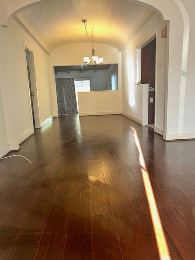 Building Photo - Beautiful Spacious 2Bd/2Bth with Bonus Family Room