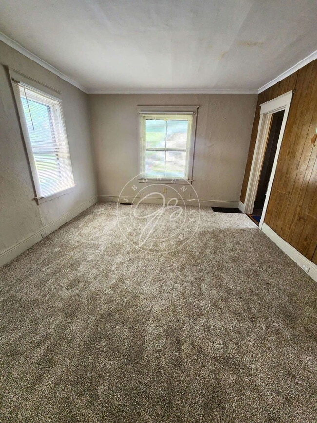Foto del edificio - Spacious 3-Bedroom Home with Bonus Room and 1.5 Baths