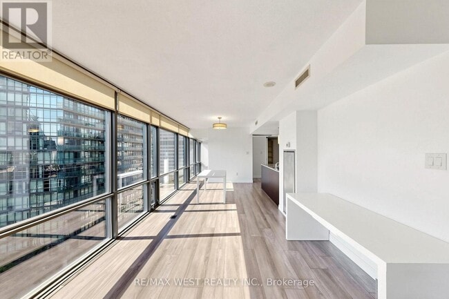 Building Photo - 38 Grenville St