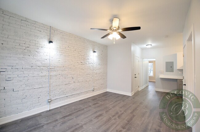 Building Photo - 6956 N Wolcott Ave