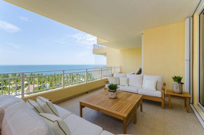 Foto del edificio - 799 Crandon Blvd