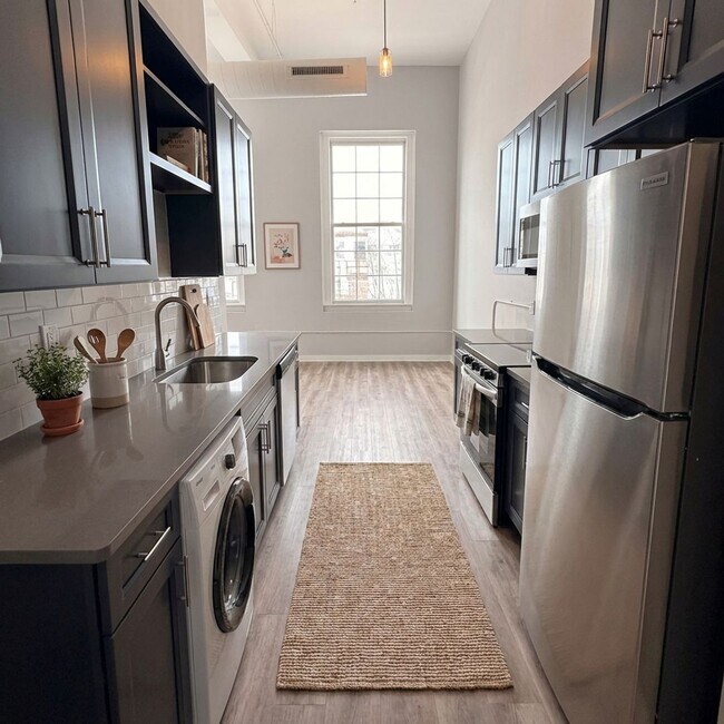 Building Photo - 3009 Pennsylvania Ave