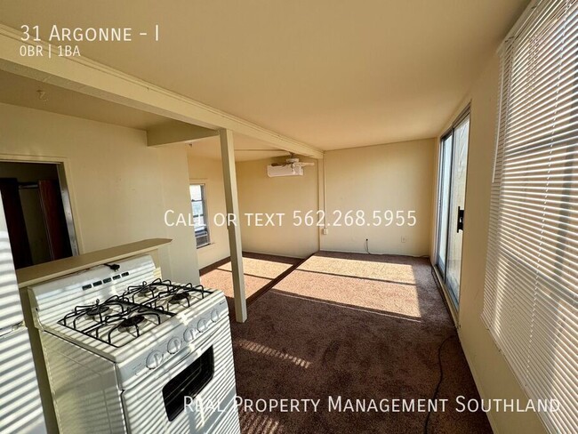 Building Photo - Studio Apartment for Rent in Belmont Shore...