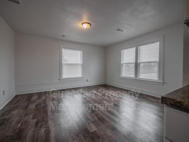 Building Photo - 108 N Buchanan St
