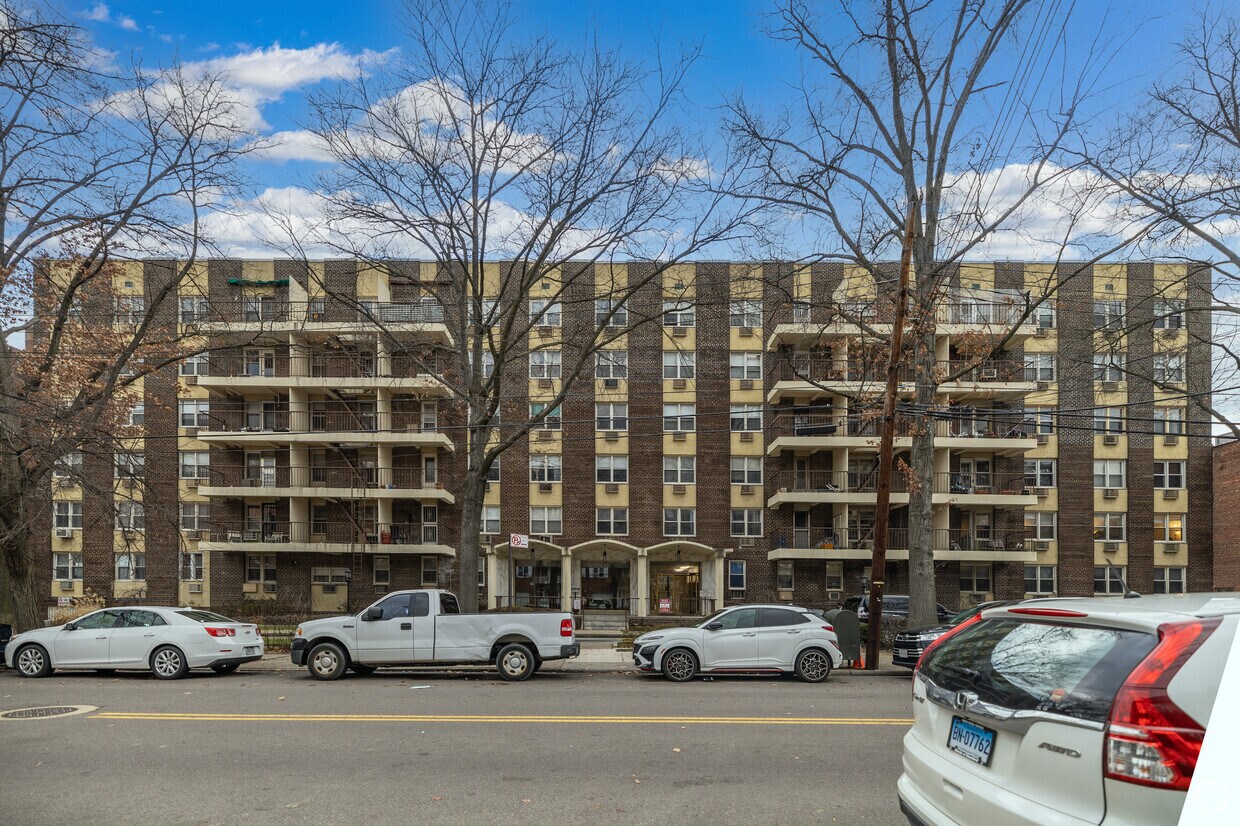 Foto principal - 140-55 34th Ave