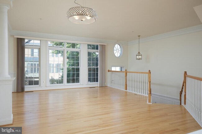 Building Photo - 1160 Regal Oak Dr