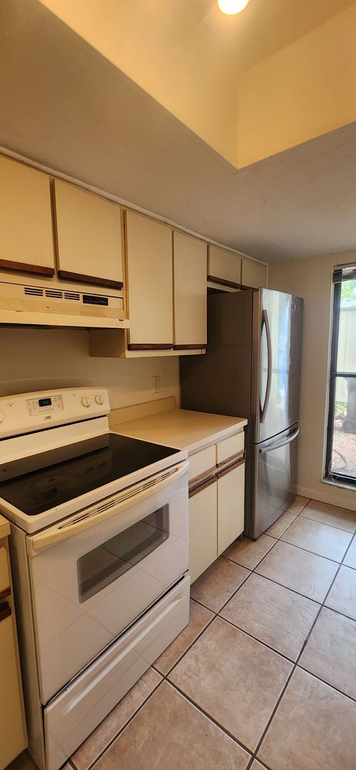 Foto del edificio - Charming 3 Bedroom, 2 Bathroom End-Unit Townhome in Cypress Pointe