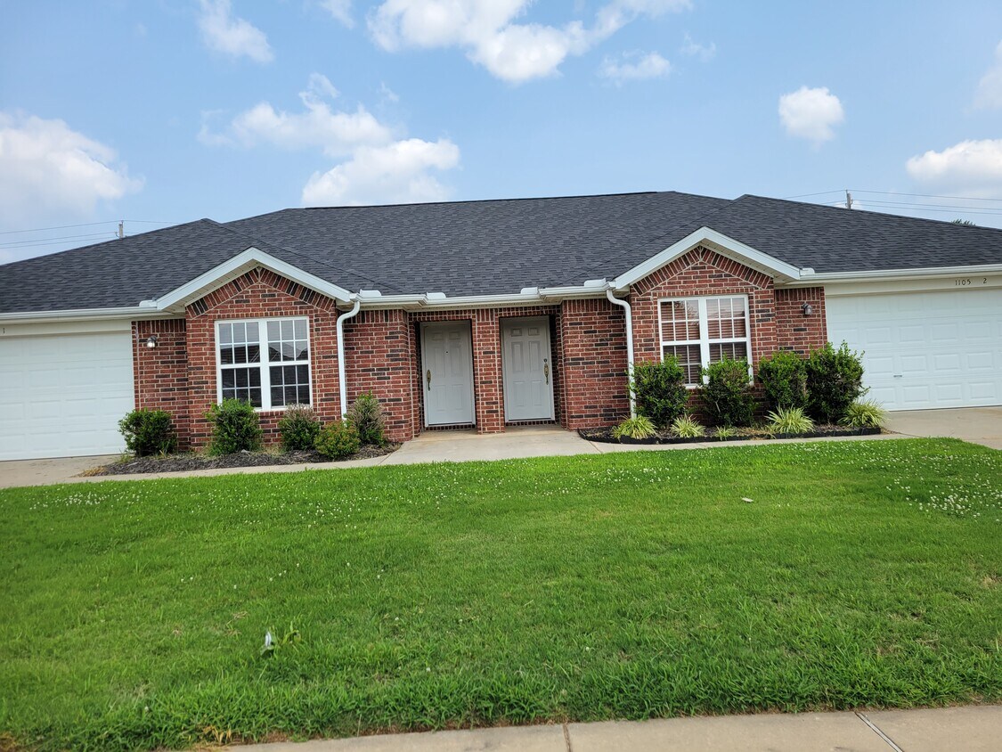 1105 Cliffstone St, Bentonville, AR 72712 Townhome Rentals in
