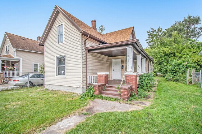 Foto del edificio - Partially remodeled 4 bedroom (potentially...