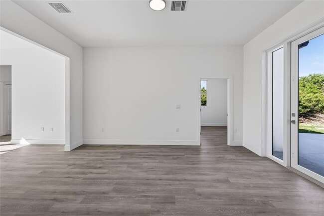 Building Photo - 511 Sweetwater Dr