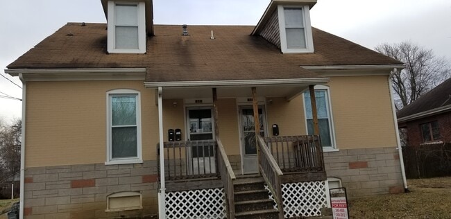 Building Photo - 418 N Center St