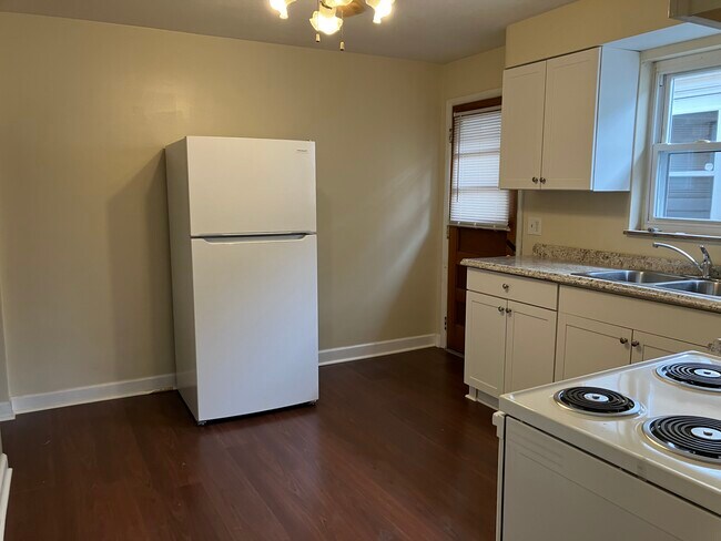 Kitchen3 - 118 E 35th St