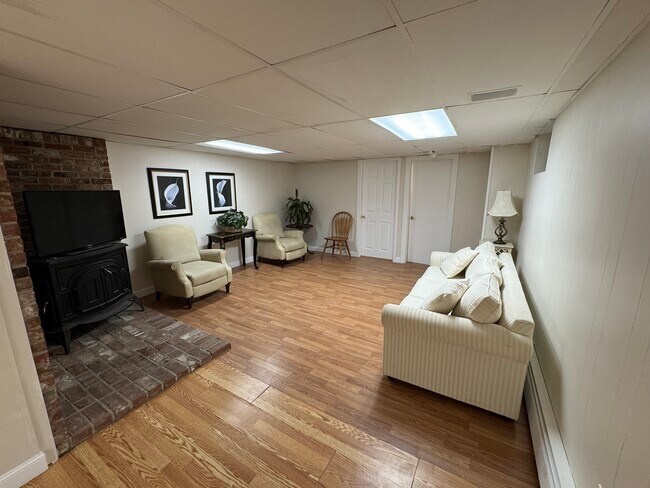 Foto del edificio - 102 Hillside Rd