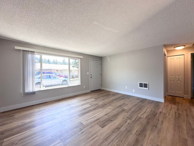Building Photo - Wood Village 2 Bed 1 Bath Apartment!