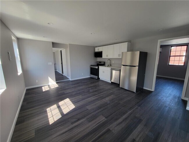 Kitchen - 148 S 7th St
