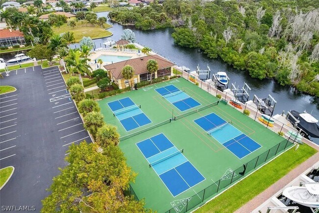 Foto del edificio - 1787 Four Mile Cove Pkwy