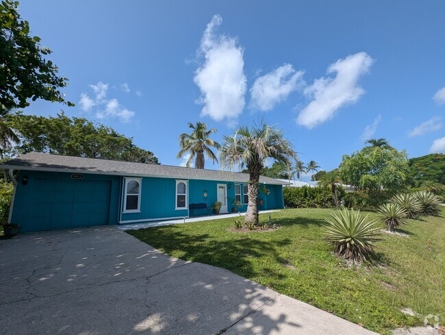 Building Photo - 4418 Parrot Ave