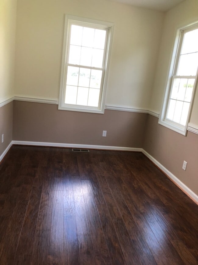 Building Photo - 209 Midvale Crossing