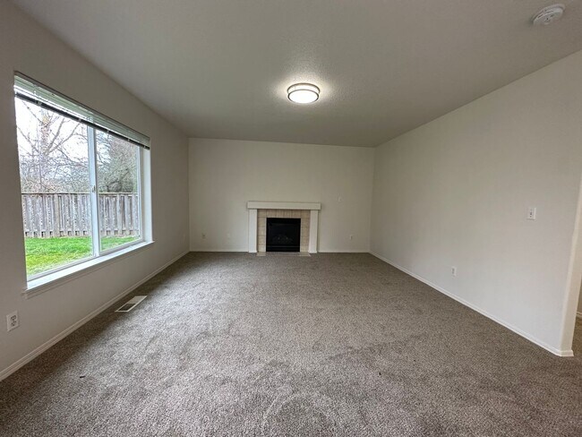 Building Photo - 2368 NE Dutch Lane ~ Beautifully Refreshed...