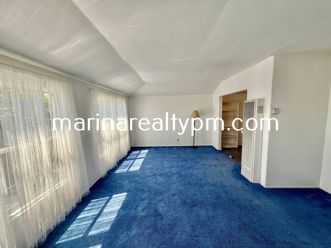 Foto del edificio - 1716 Marin St