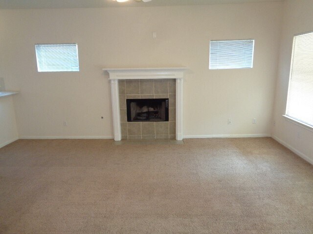 Building Photo - 205 Maple Ln
