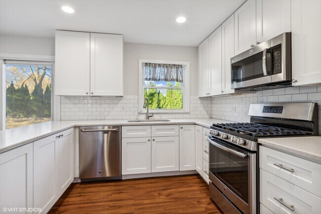 Building Photo - 313 Appleton Dr