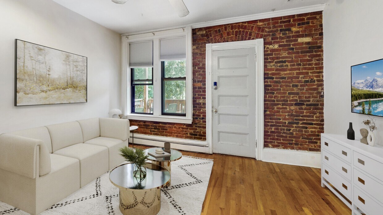 Primary Photo - 1536 Tremont St