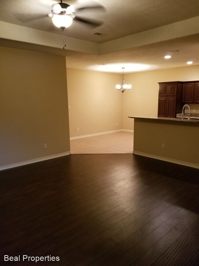 Foto del edificio - 4311 Whispering Creek Ct