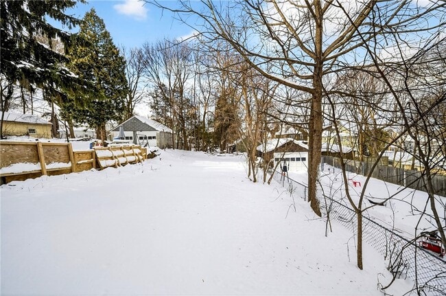 Building Photo - 162 Reed Ave