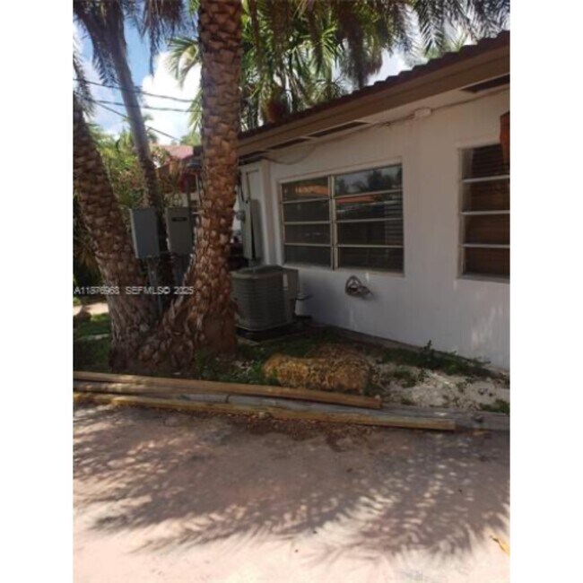 Foto del edificio - 1997 SW 17th Ct