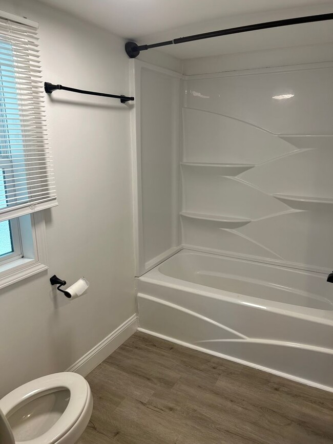 Foto del edificio - Greenville, 3BD/2.BA, 1536