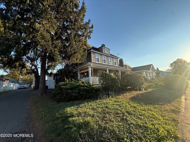 Building Photo - 604 Irving Pl