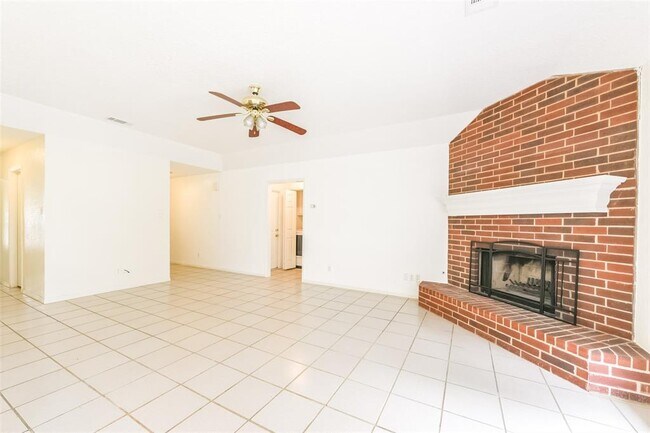 Building Photo - 103 Mango St