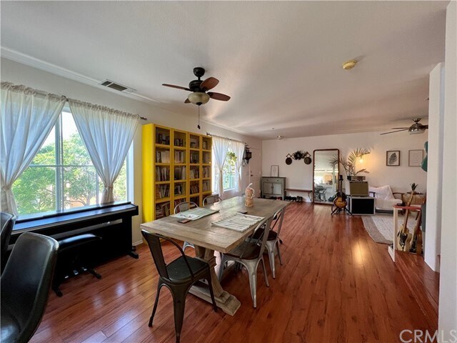 Foto del edificio - 1050 Harbor Heights Dr