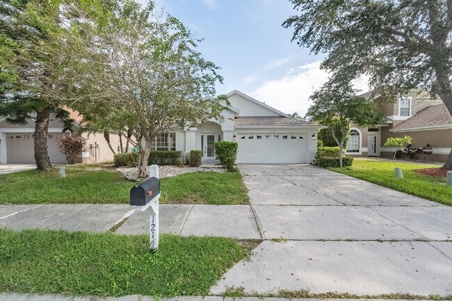 Building Photo - 4 BEDROOM POOL HOME IN SUNTREE!!!!!!!