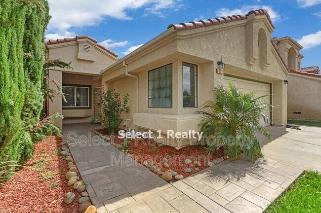 Building Photo - 221 Rolfe Dr