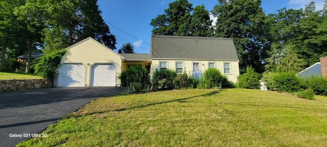 Building Photo - Single-Family Home in South Nashua