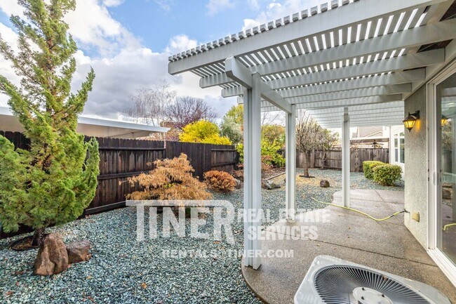 Building Photo - West Roseville Spacious 3 Bedroom Home