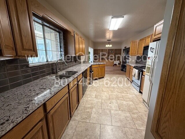 Building Photo - NO DEPOSIT Option Available for Qualified ...