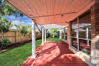 Building Photo - 4422 Roundtree Ln