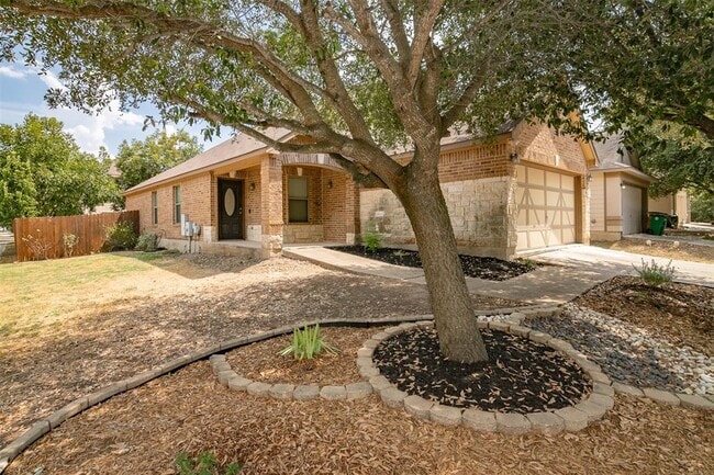 Building Photo - 8801 Edmundsbury Dr