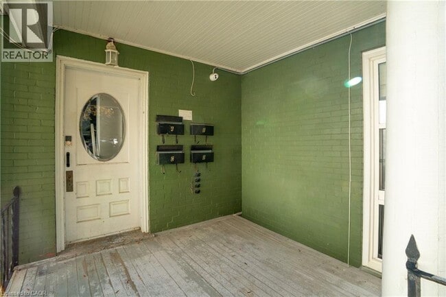 Building Photo - 98 Church St