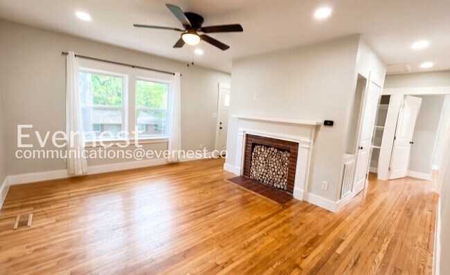 Foto del edificio - 3-Bedroom Home with Fenced Yard / Available Now!