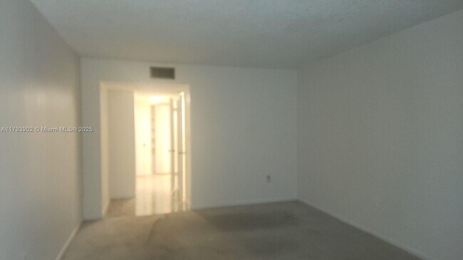 Foto del edificio - 2801 NE 183rd St