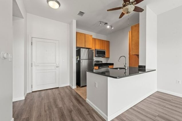 Foto del edificio - Penthouse 1BR Condo with 10’ Ceilings, Parking & Amenities in Watertown