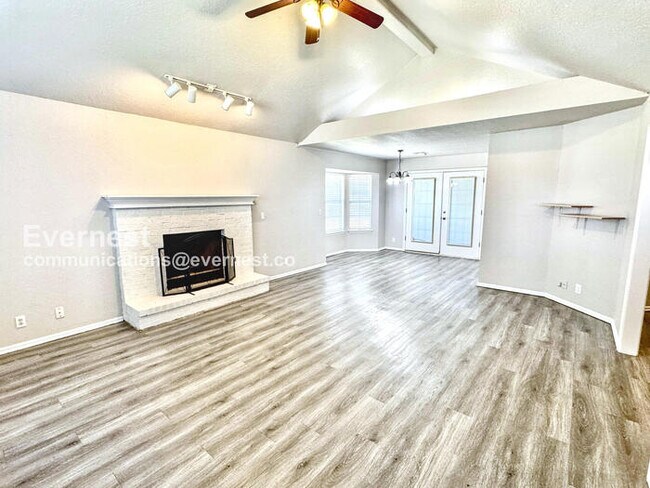 Foto del edificio - 1201 W 112th St