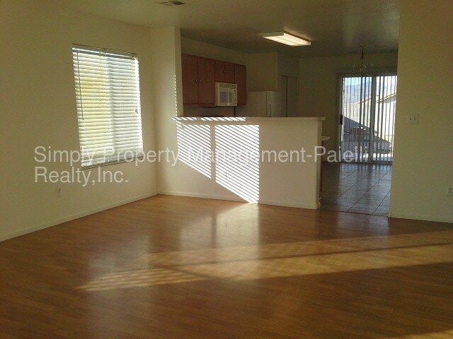 Primary Photo - Spacious 3 bedroom 2 bathroom!