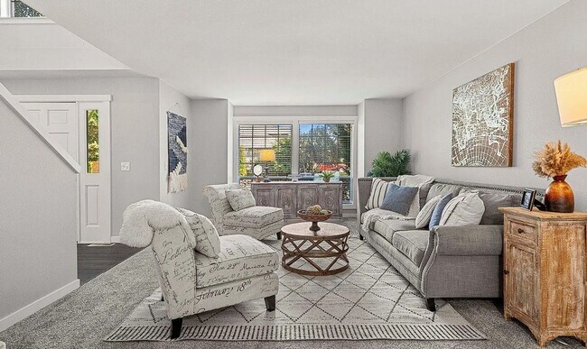 Building Photo - Updated 4 bd Federal Way home