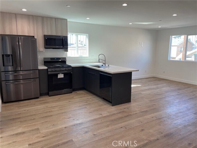 Foto del edificio - 1529 Winona Blvd