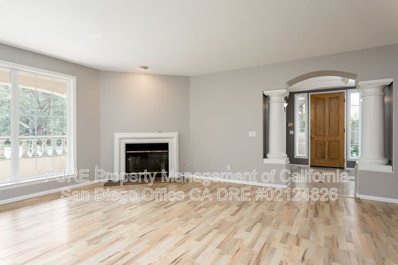 Primary Photo - 2840 Torrey Pines Rd